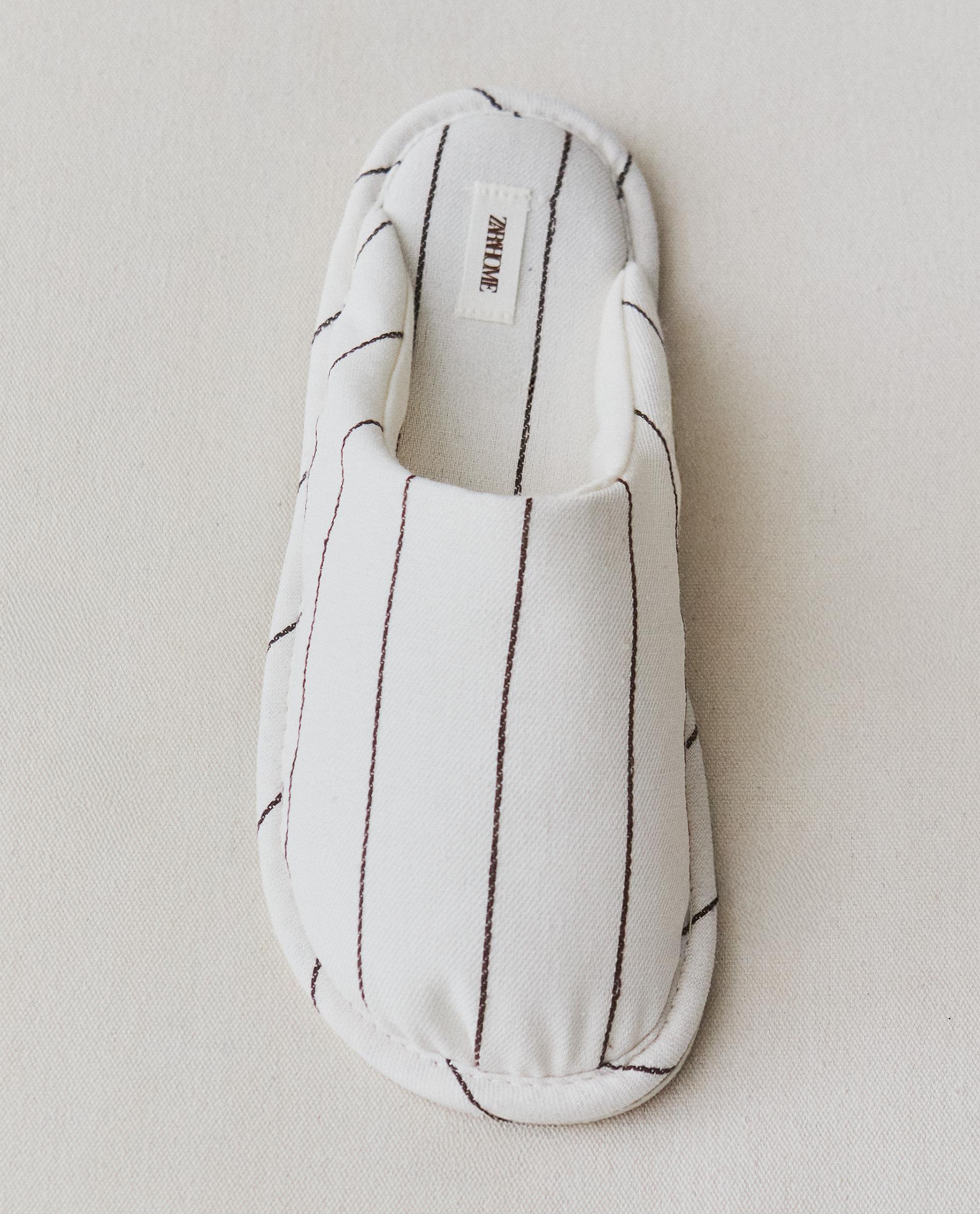 ZAPATILLA DESTALONADA RAYAS ZAPATILLA DESTALONADA RAYAS