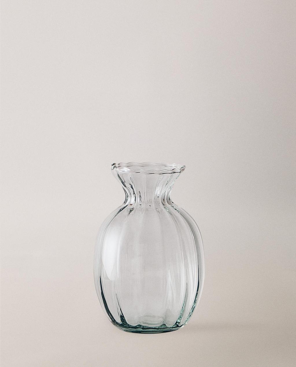 Round glass decorative vase