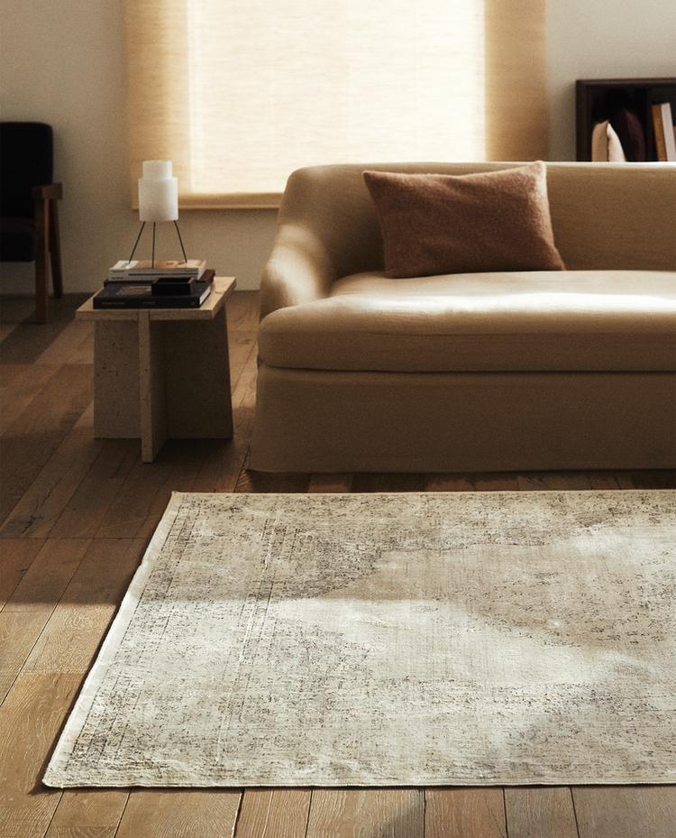 VINTAGE-EFFECT RUG