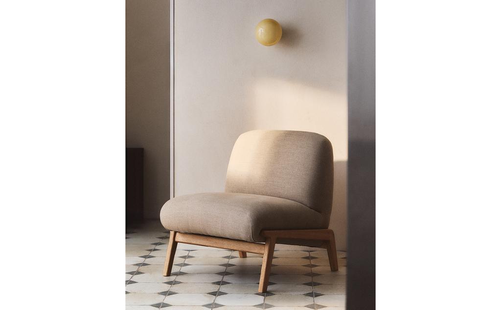 UPHOLSTERED LINEN ACCENT CHAIR