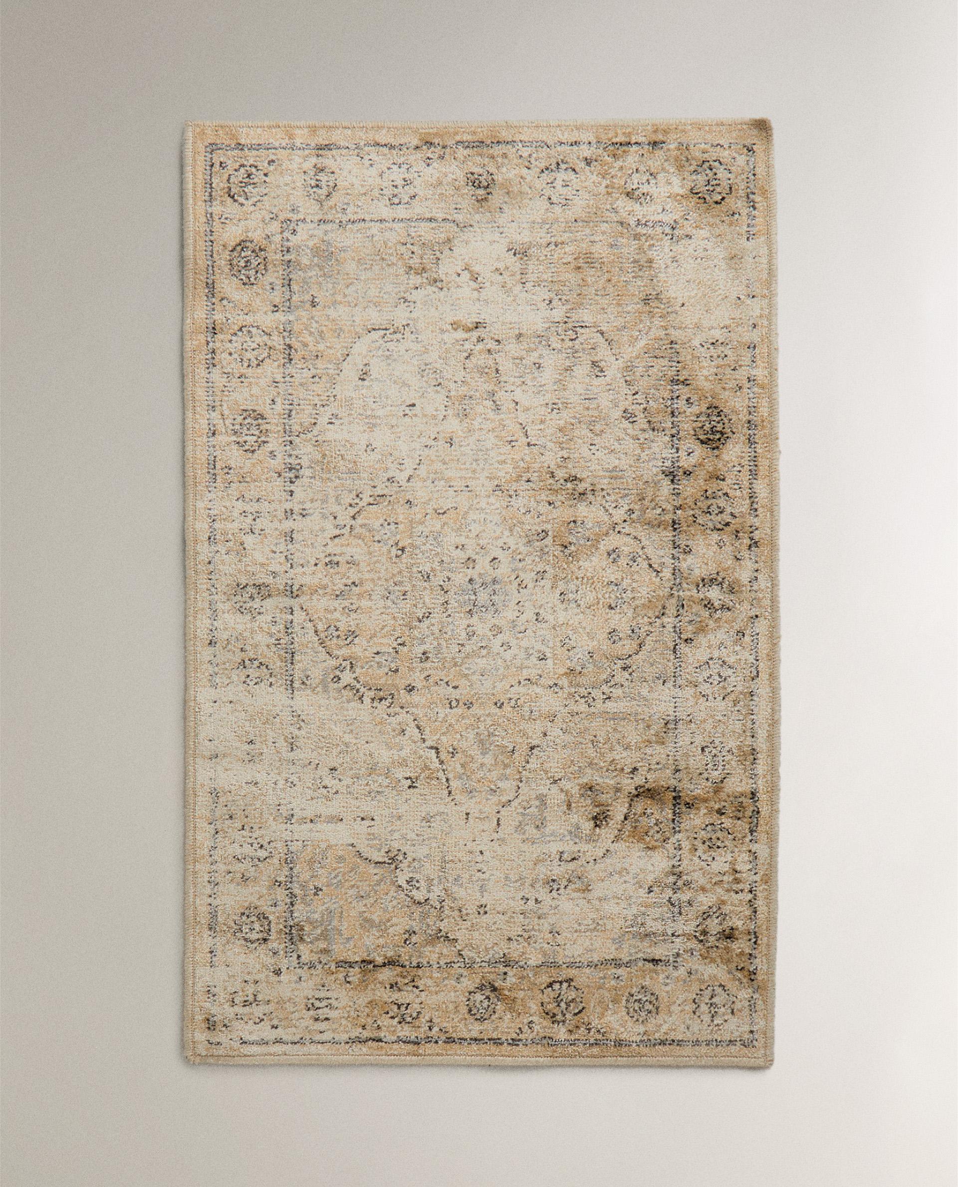 VINTAGE-EFFECT RUG