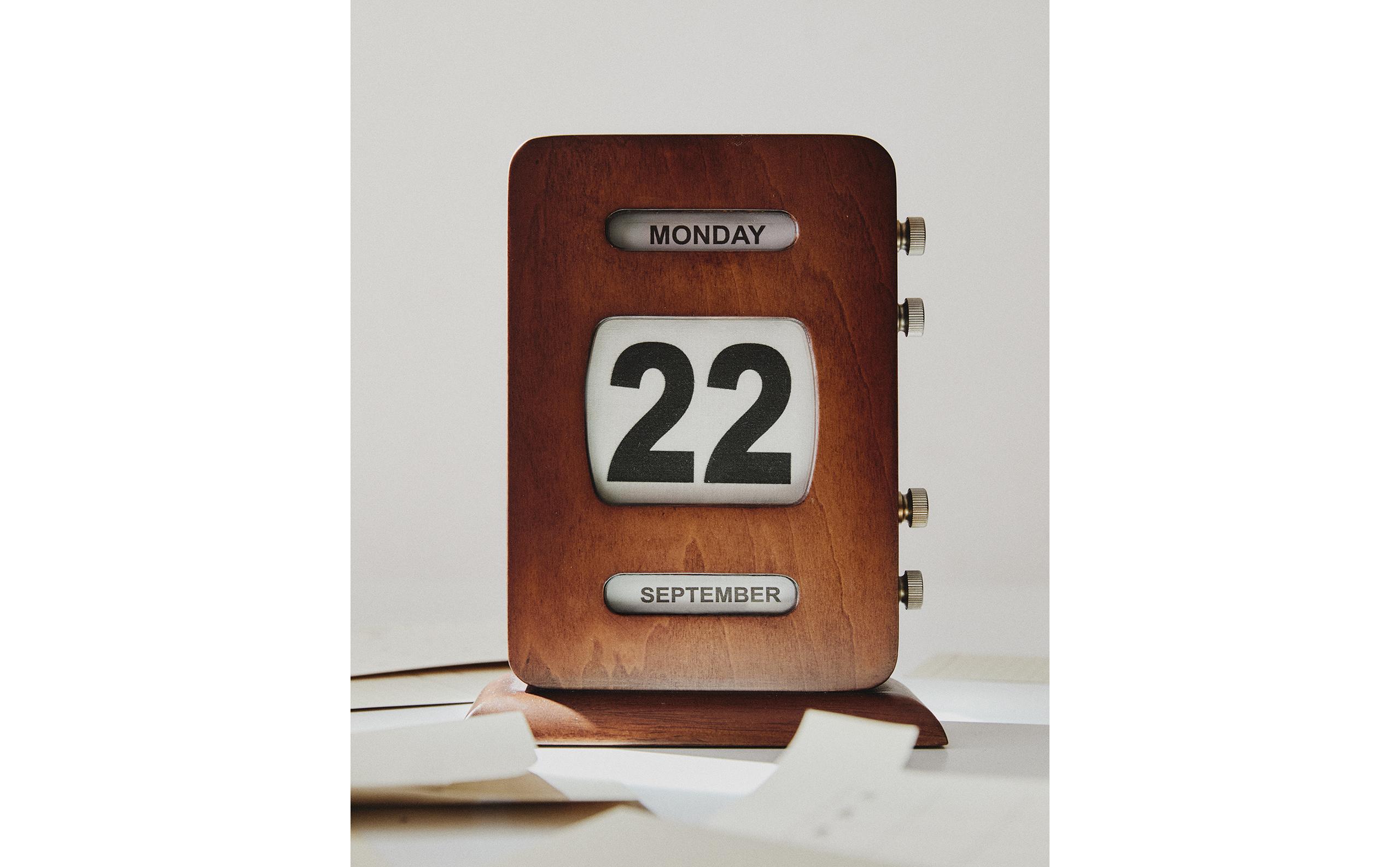 MANUAL TABLE CALENDAR product thumbnail 2