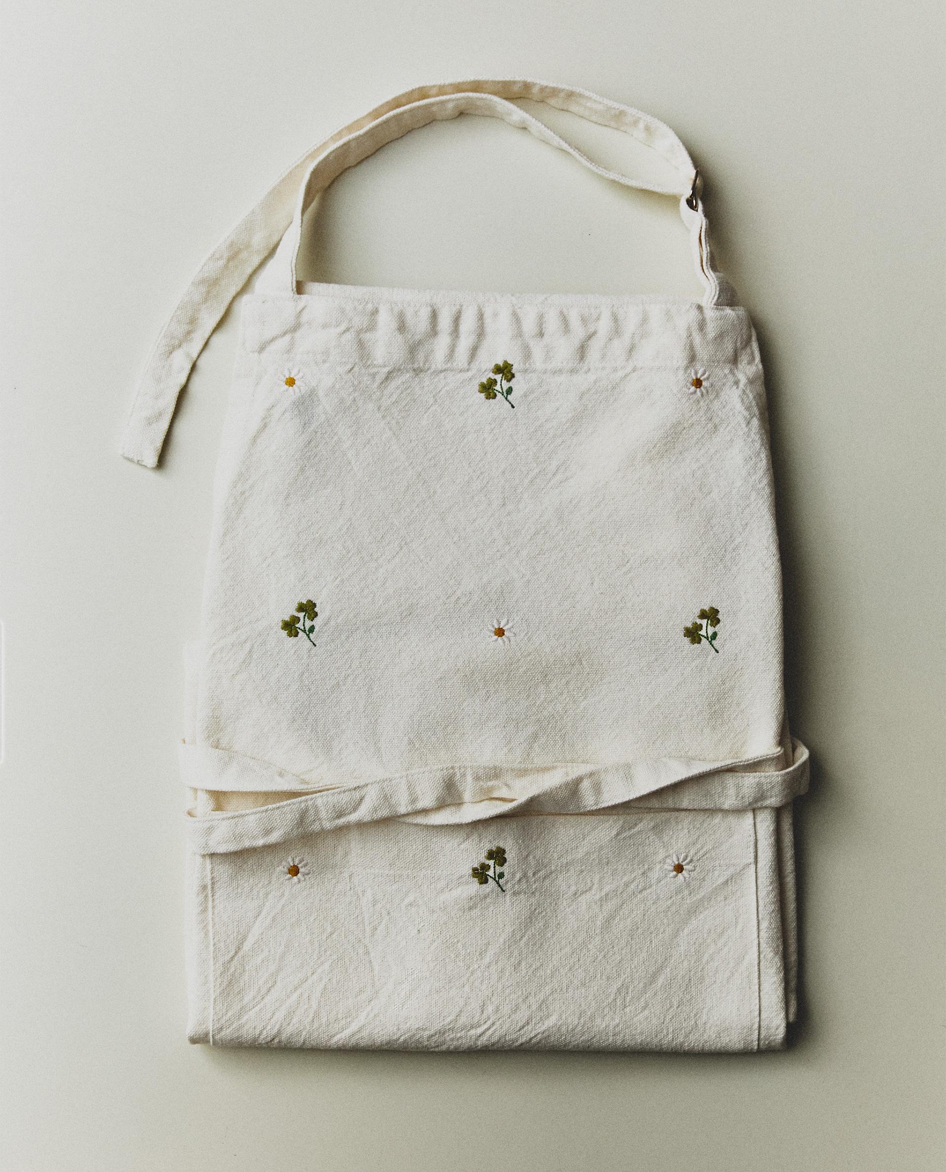 TABLIER BRODÉ TRÈFLE TABLIER BRODÉ TRÈFLE