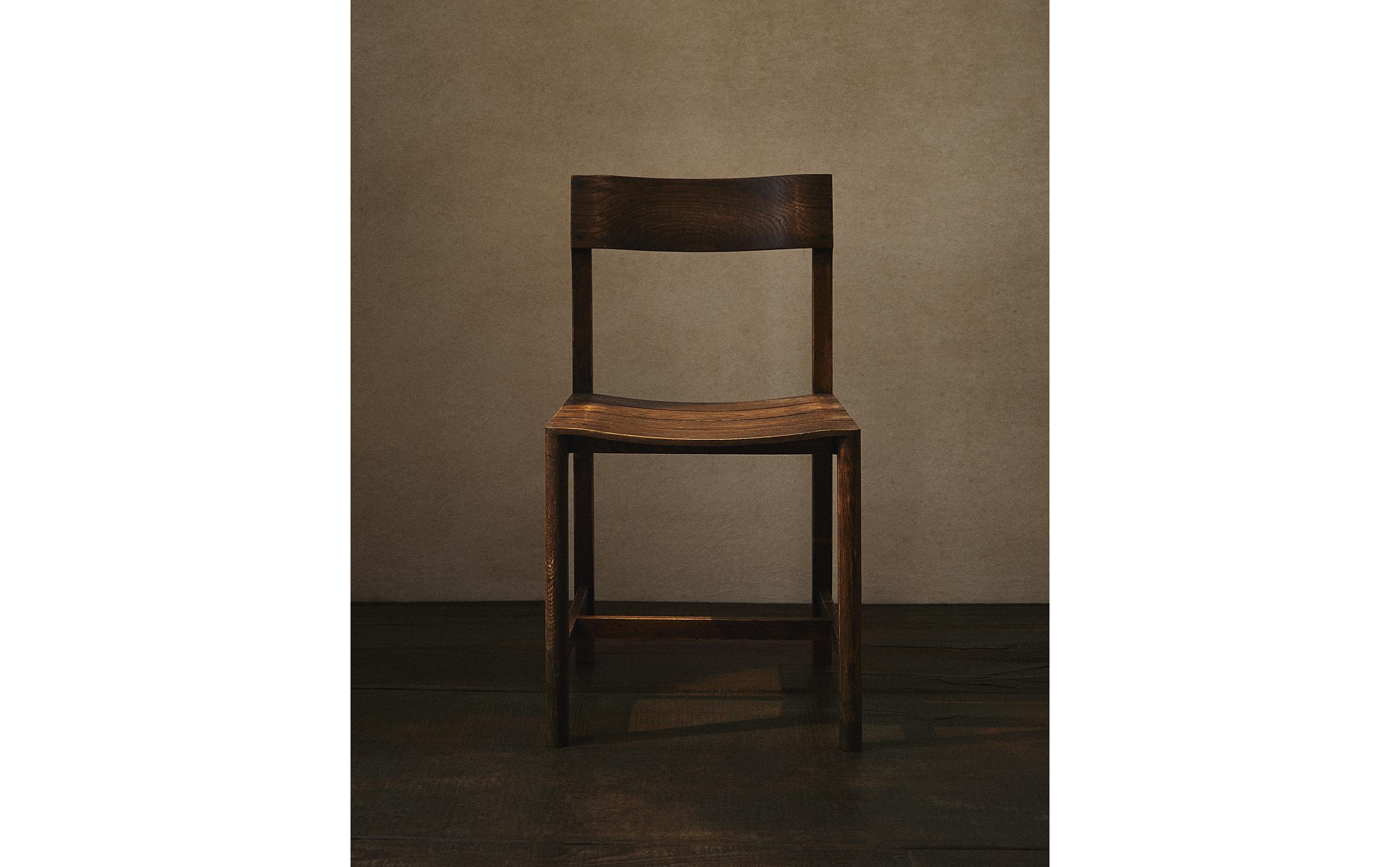 CHAIR 04