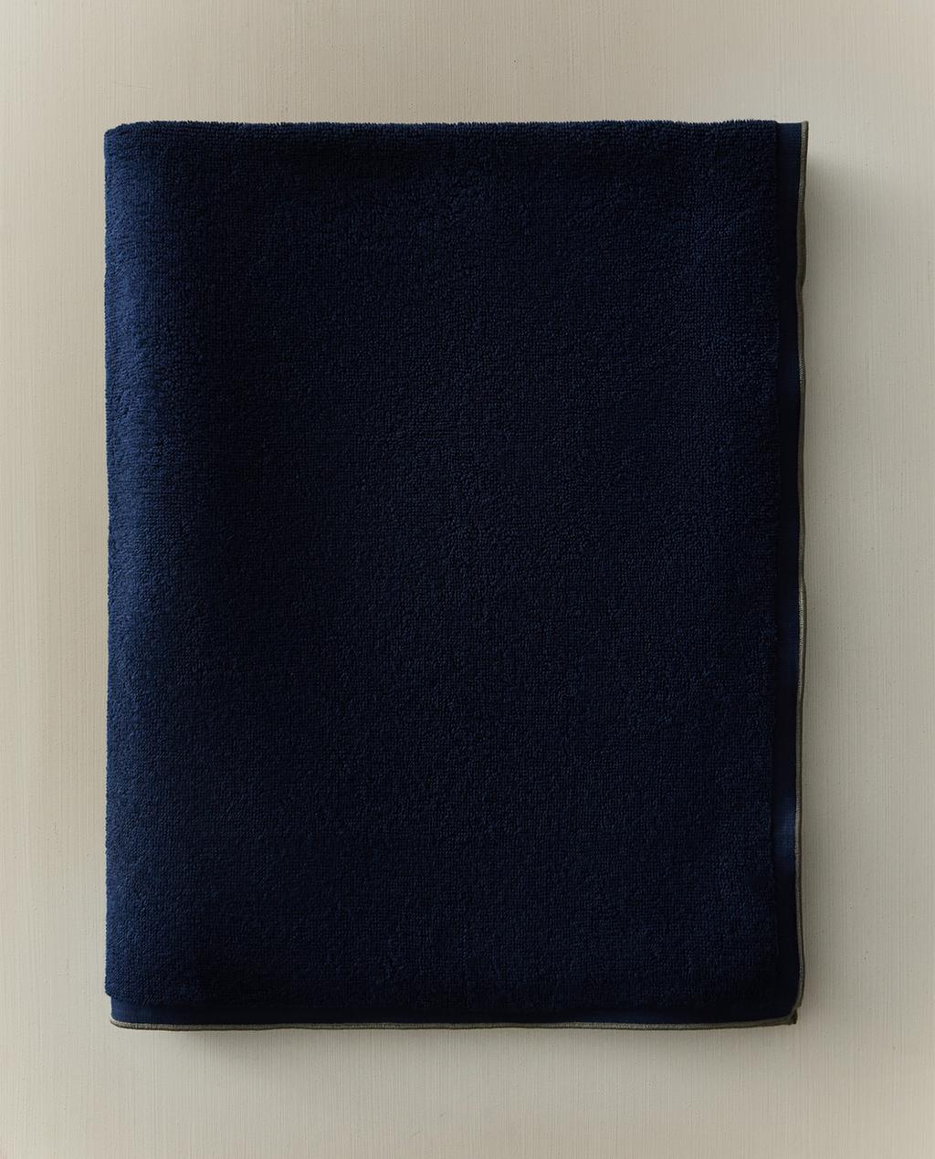 מגבת רחצה עם תפרים גלויים צבעוניים