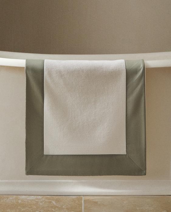 سجادة حمام بشريط قماش