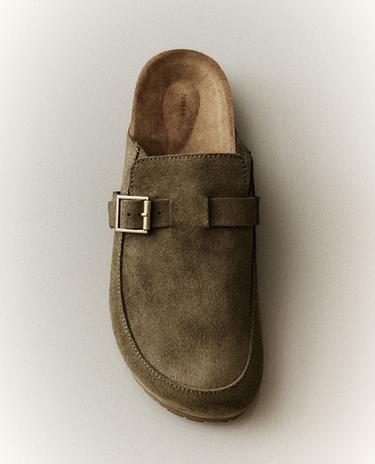 LEATHER CLOGS WITH BUCKLE