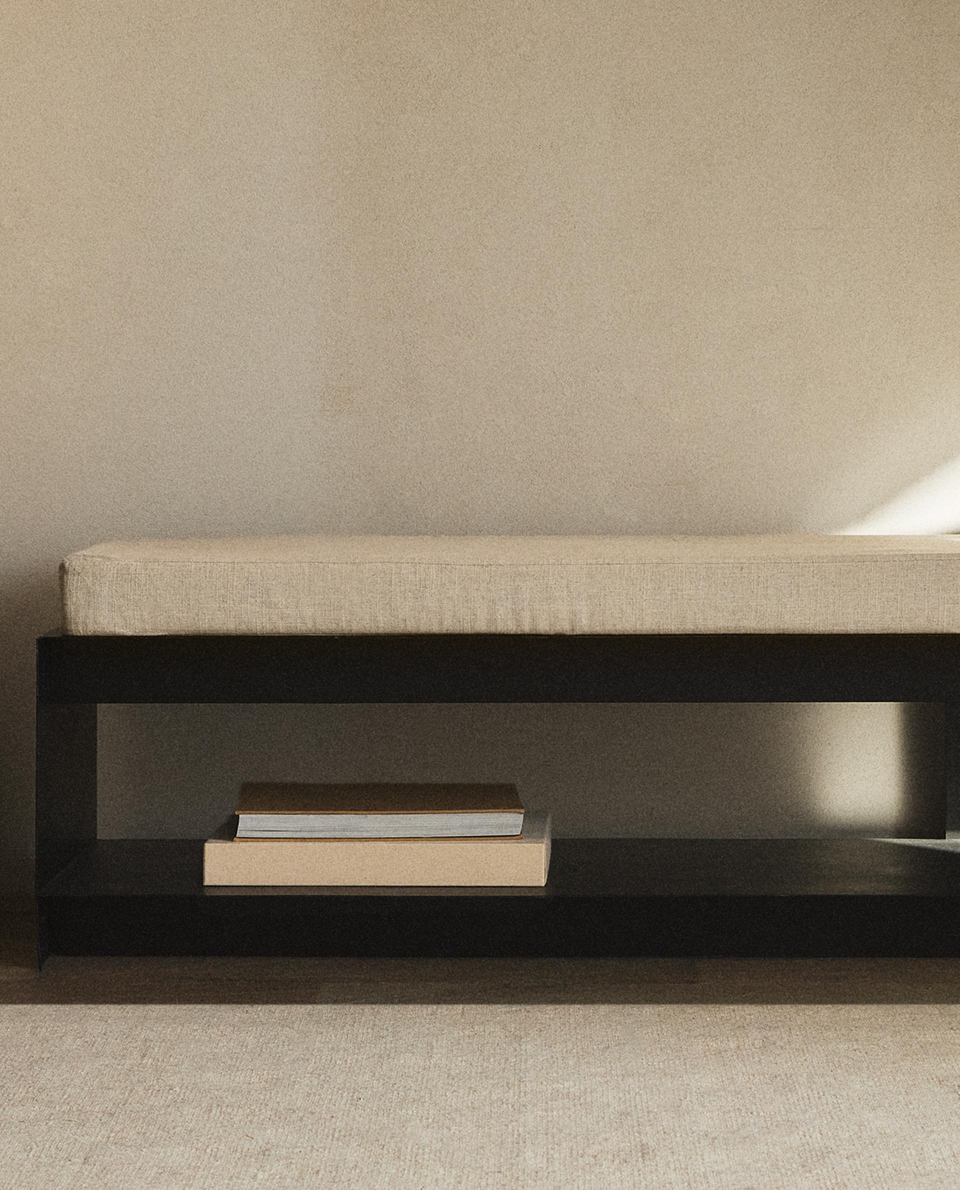 Banco Metálico con Cojín y Almacenaje | Zara Home