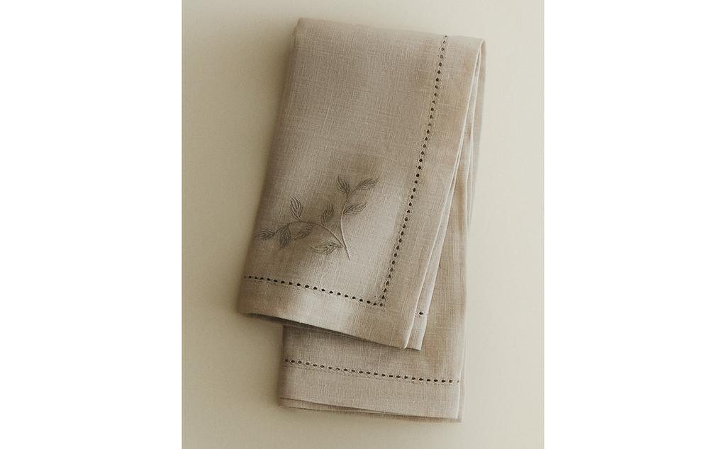 LINEN NAPKIN WITH FLORAL EMBROIDERY (PACK OF 2)