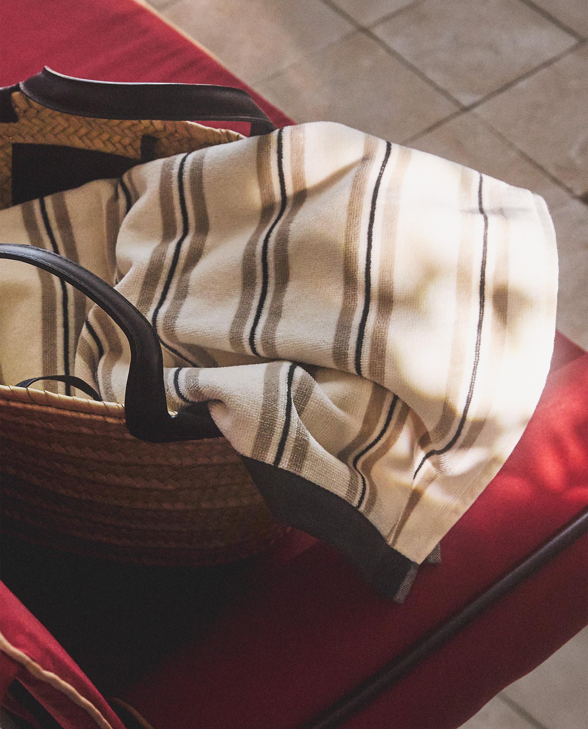 TOALHA DE PRAIA VELOUR RISCAS COMBINADAS | Zara Home Portugal