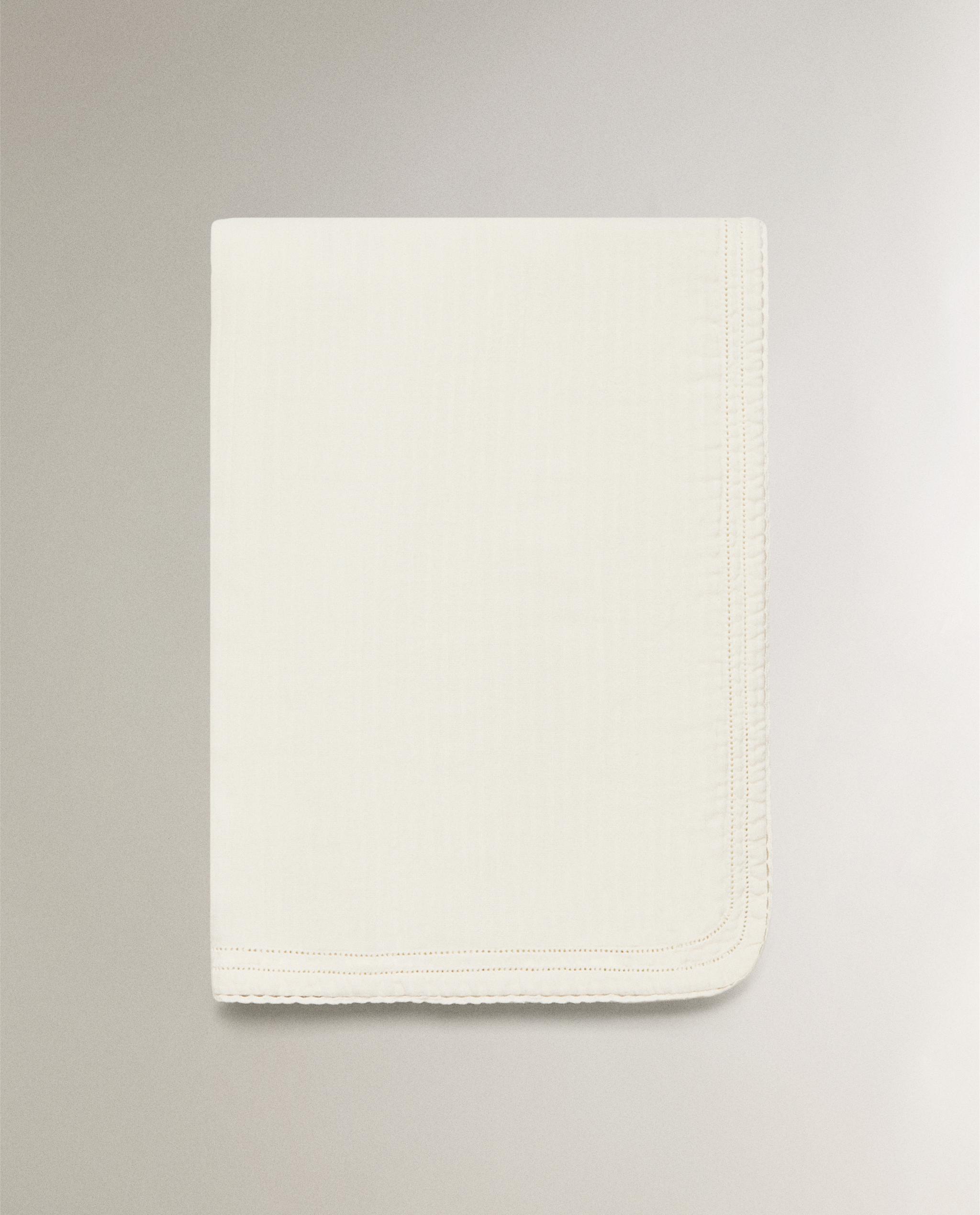 CHILDREN’S MUSLIN BLANKET WITH LACE TRIM product thumbnail 4
