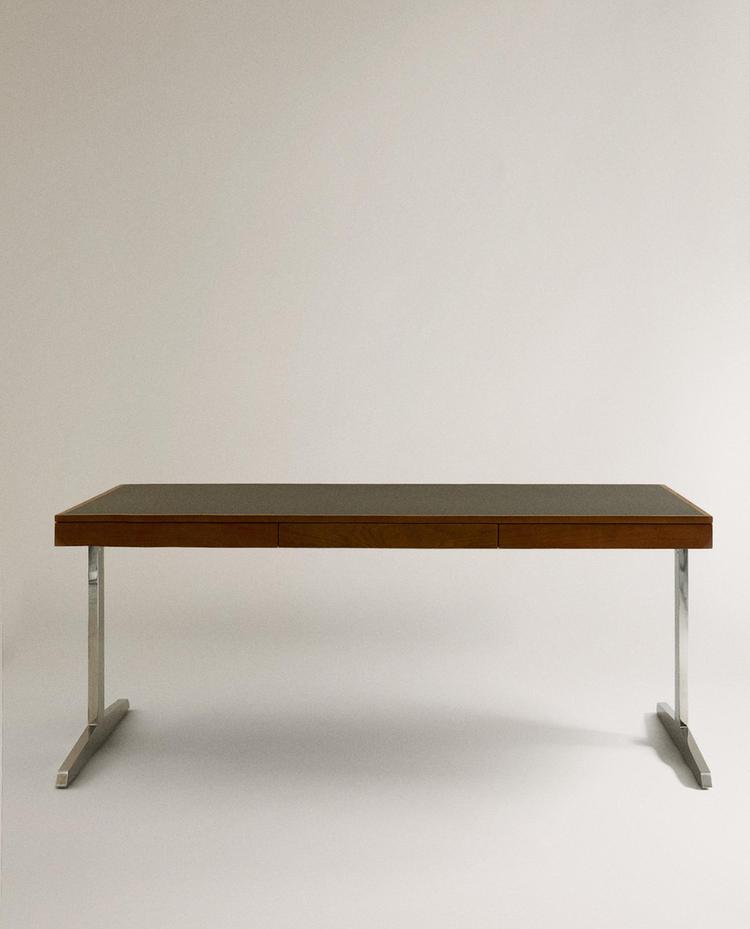 DREWNIANE BIURKO Z METALOWYMI NÓŻKAMI