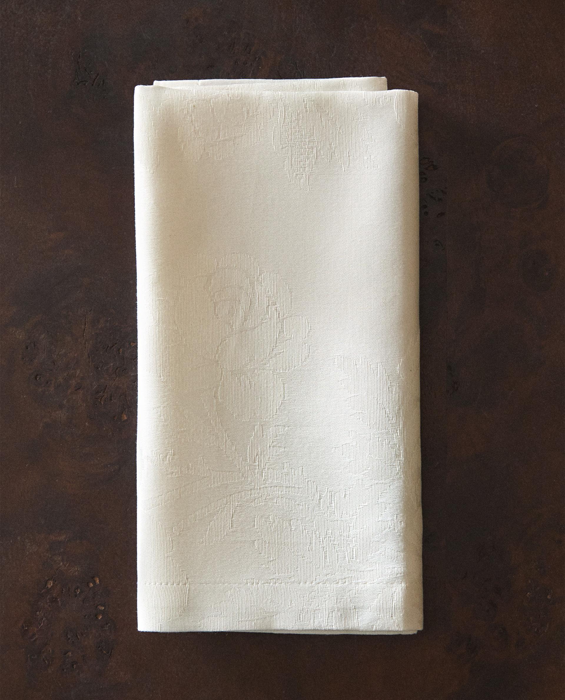 SET OF JACQUARD NAPKINS WITH ROSES (SET OF 2) SET OF JACQUARD NAPKINS WITH ROSES (SET OF 2)