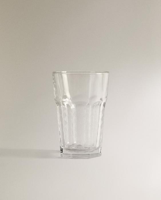 SKLENENÝ POHÁR S RELIÉFNYM KVETINOVÝM VZOROM