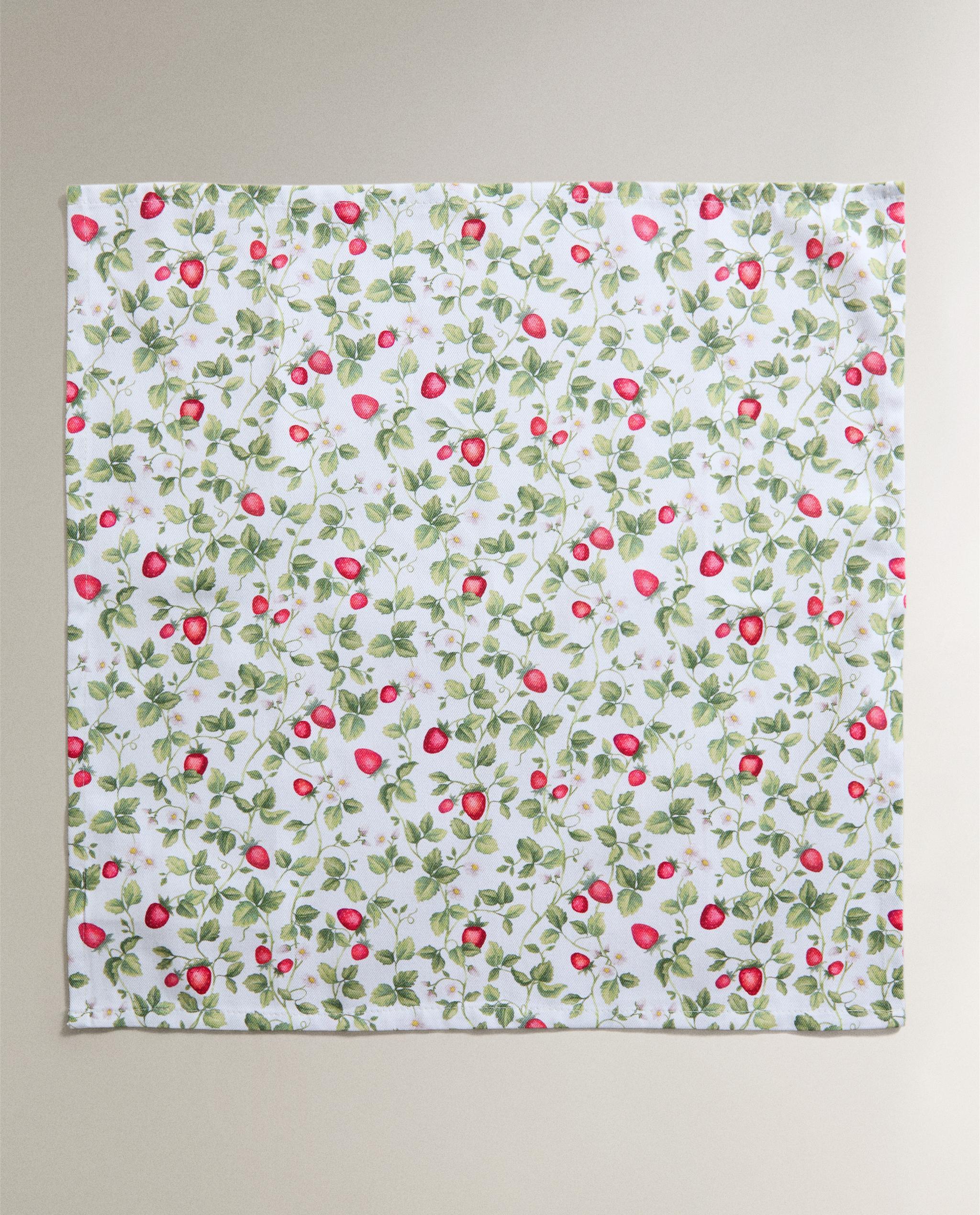 PACK OF STRAWBERRY NAPKINS (PACK OF 2) product thumbnail 6