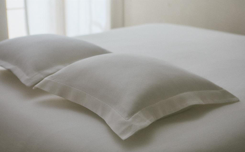 HOUSSE DE COUSSIN PIQUÉ JOUR ÉCHELLE HOUSSE DE COUSSIN PIQUÉ JOUR ÉCHELLE