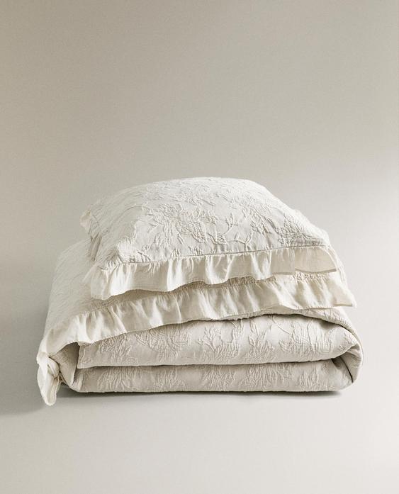 JACQUARD BEDSPREAD WITH RUFFLE TRIM