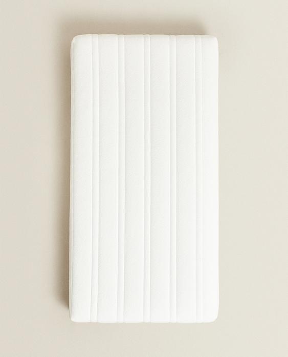 مرتبة سرير الأطفال الخشبي الكلاسيكي