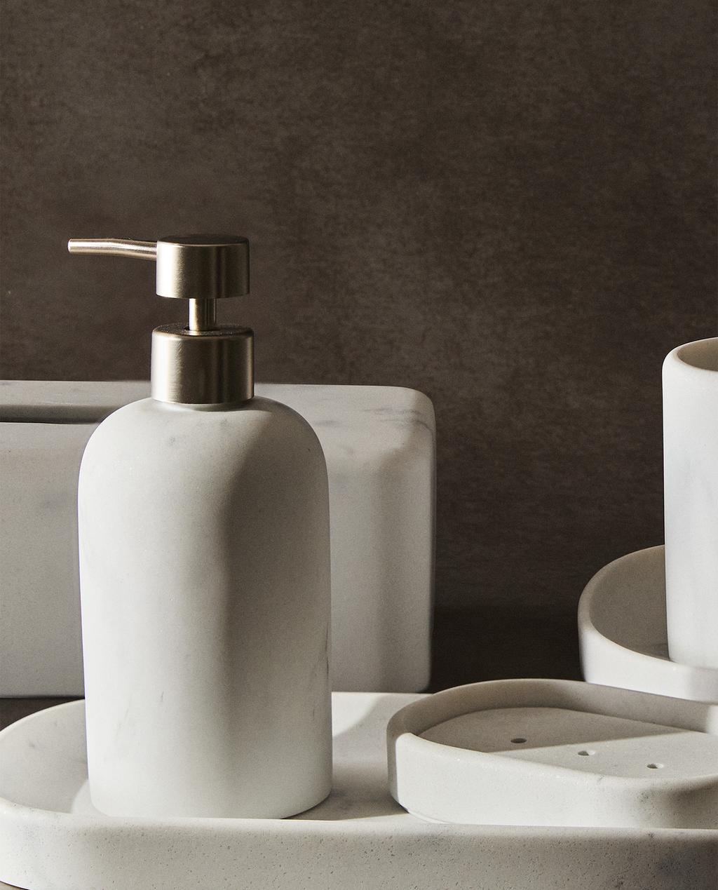 MARBLE-EFFECT RESIN BATHROOM SET