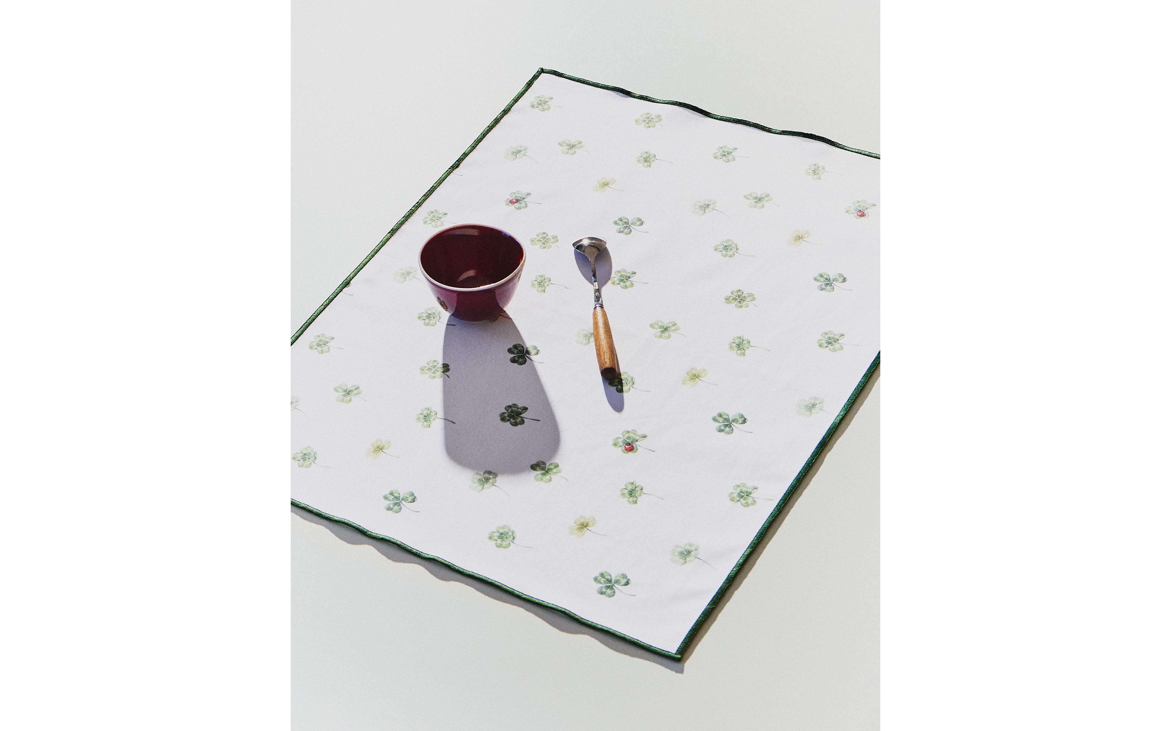 RESIN-COATED CLOVER PLACEMAT product thumbnail 11