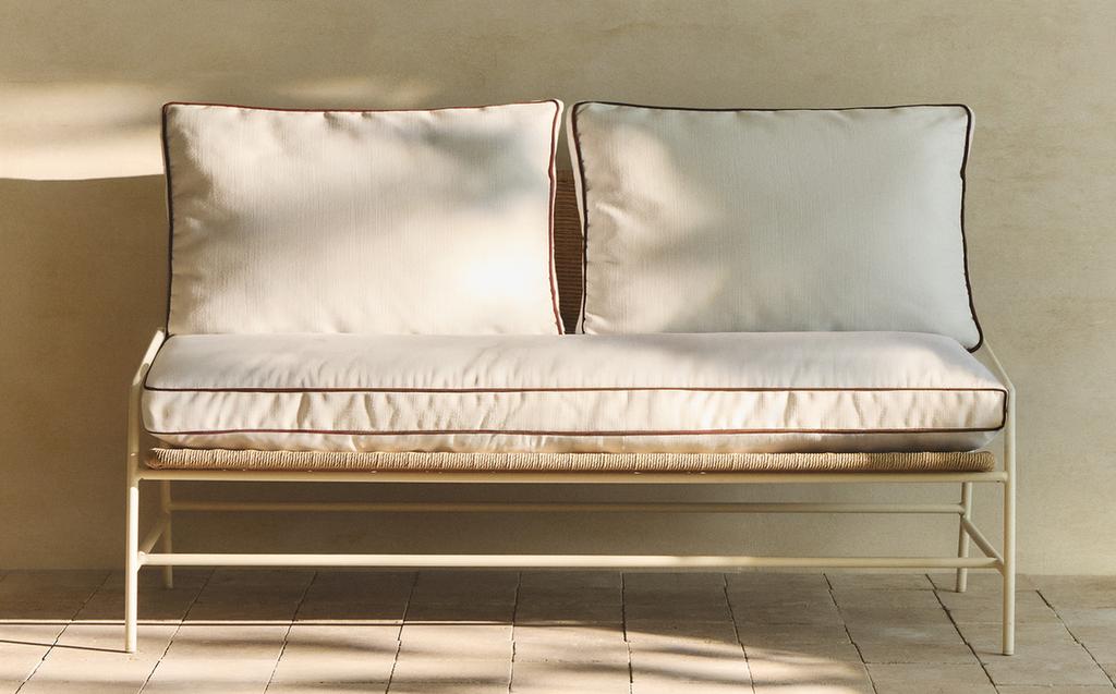 PANCA ESTERNA E CUSCINI PANCA ESTERNA E CUSCINI