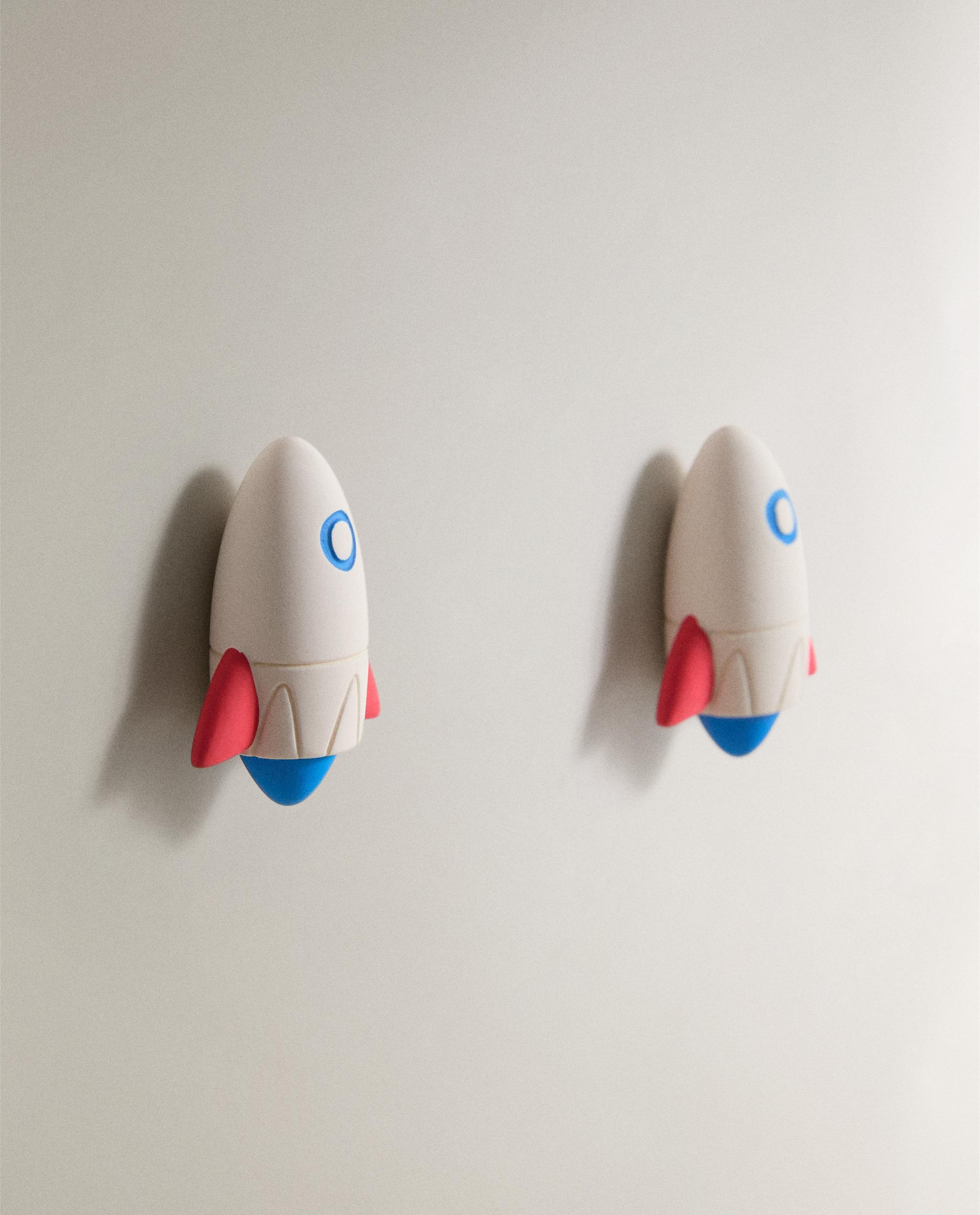 PACK OF CHILDREN'S SPACESHIP DOOR KNOBS (PACK OF 2) product thumbnail 6