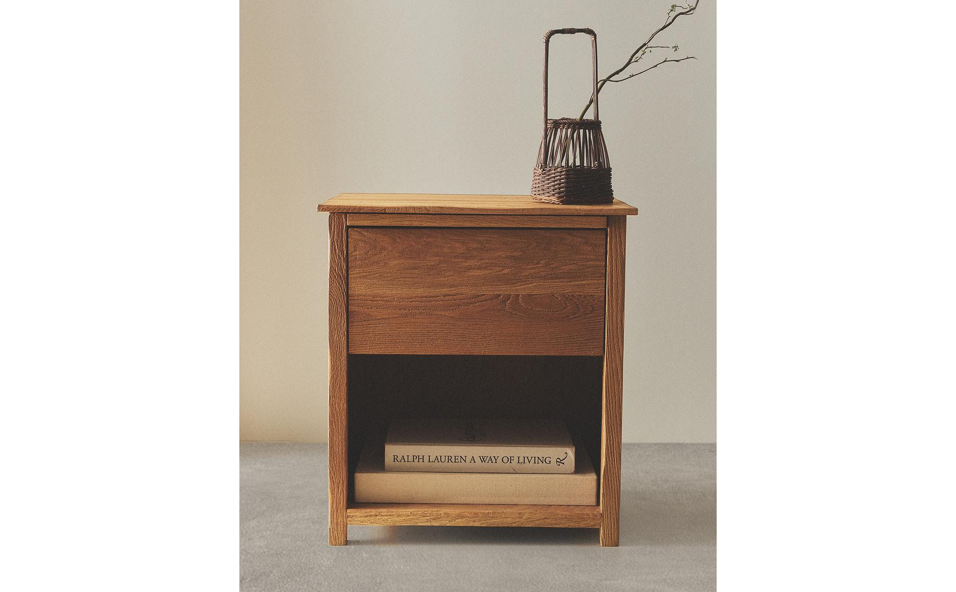 EIKENHOUTEN NACHTKASTJE EIKENHOUTEN NACHTKASTJE