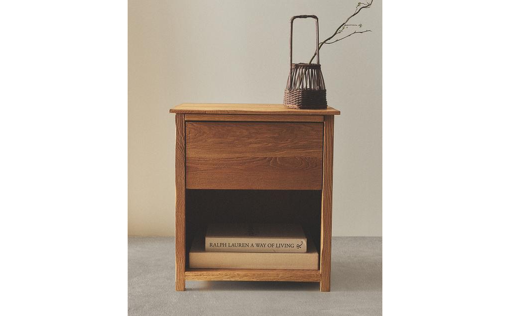 OAK WOOD BEDSIDE TABLE OAK WOOD BEDSIDE TABLE