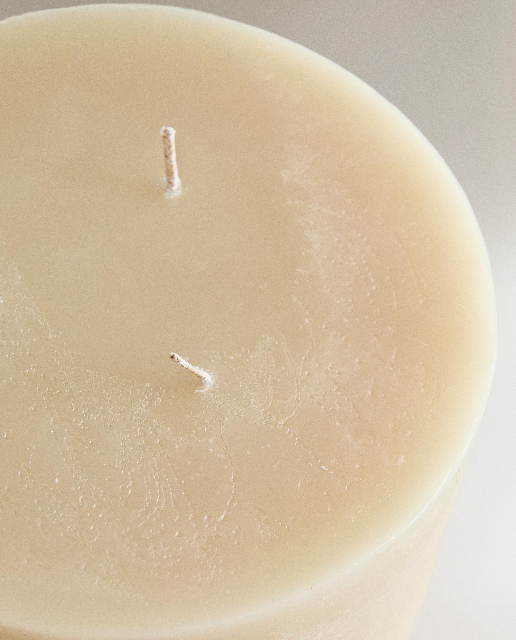 LARGE DECORATIVE CANDLE product thumbnail 3