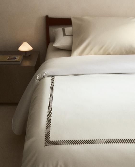 GEOMETRIC EMBROIDERED SATEEN DUVET COVER