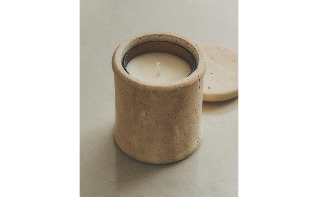 (200 G) ROSE ET PIVOINE SCENTED CANDLE