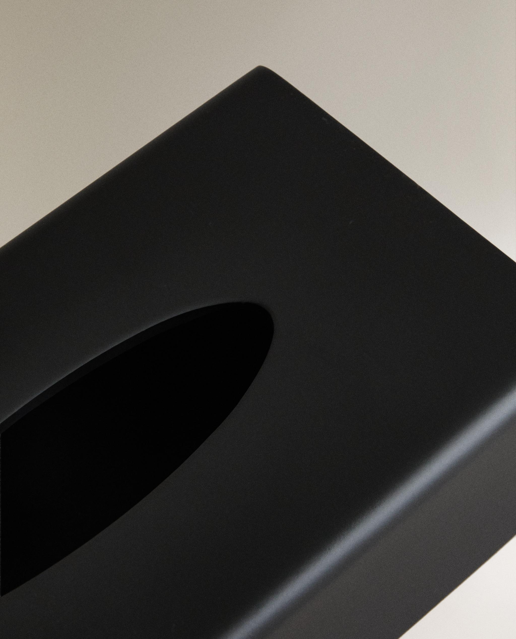 BLACK RESIN TISSUE BOX product thumbnail 2