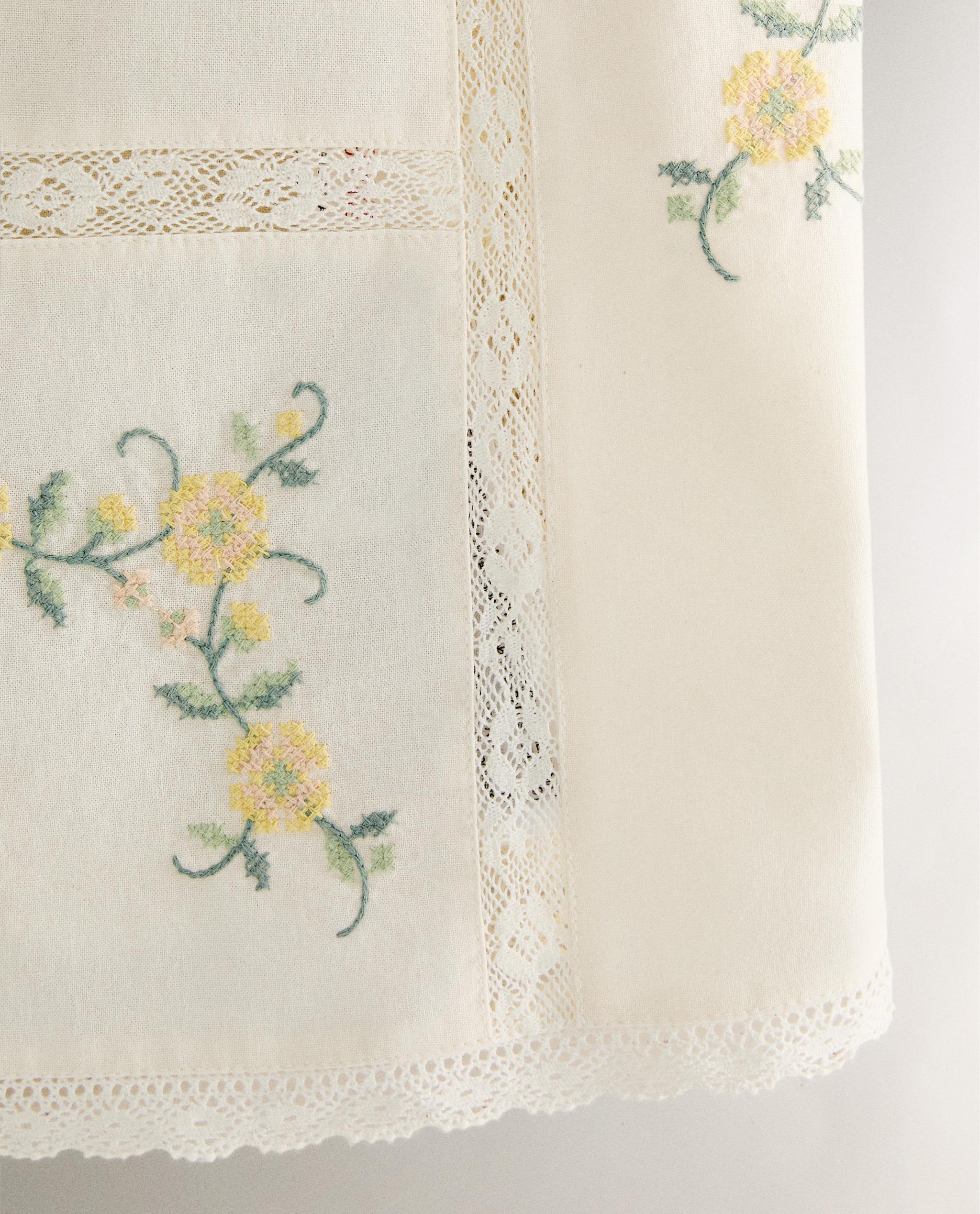 美品ꕥサラマリカ CTN LINEN FLOWER EMB ALL IN ONE Lilac and Ivory Stripe Floral Embroidered Table Linen