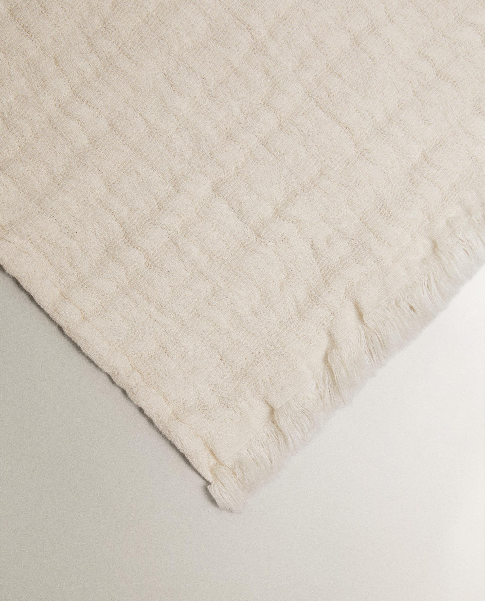 TEXTURED JACQUARD THROW product thumbnail 2