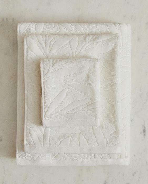 JACQUARD LEAF BATH TOWEL