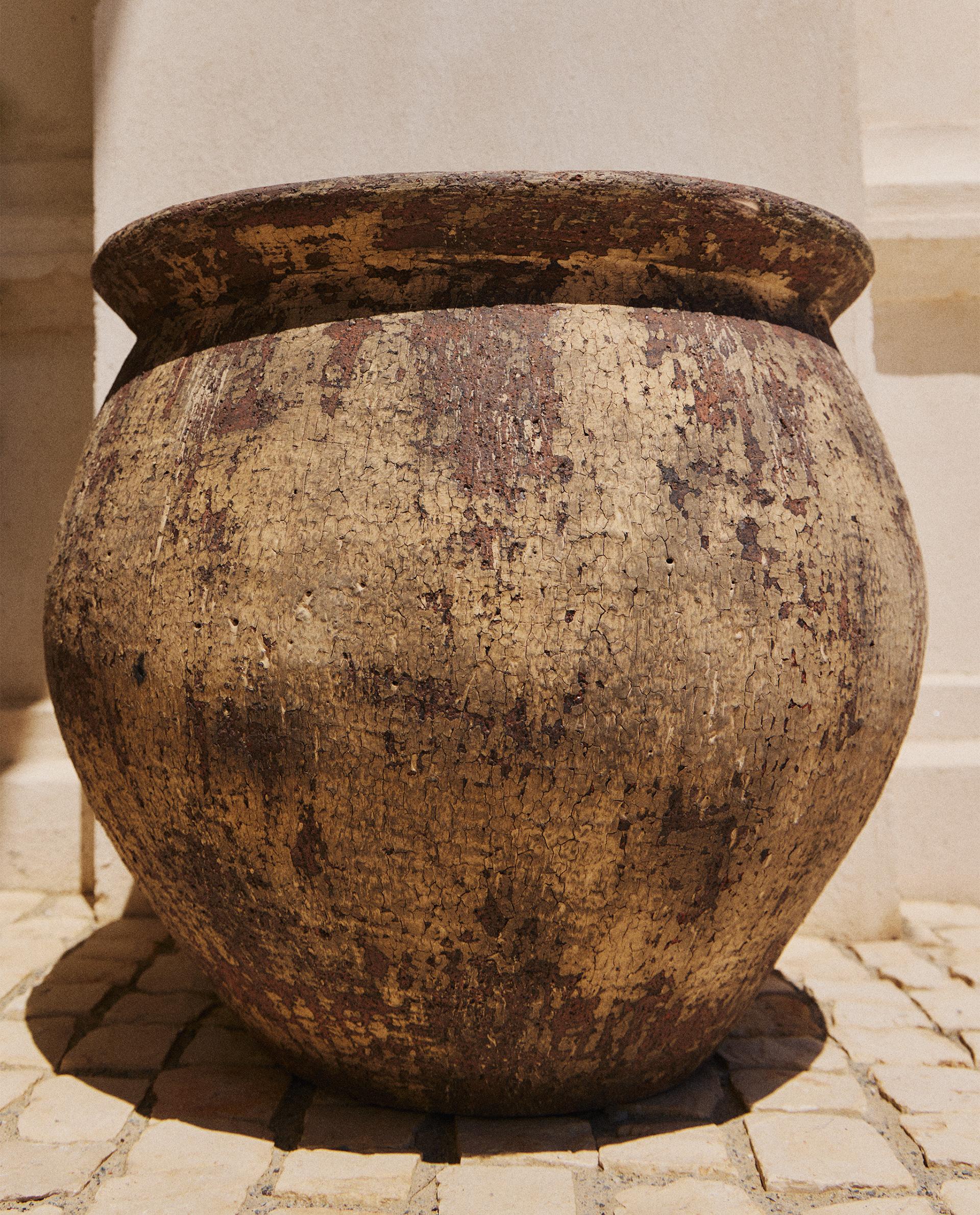 CERAMIC VASE