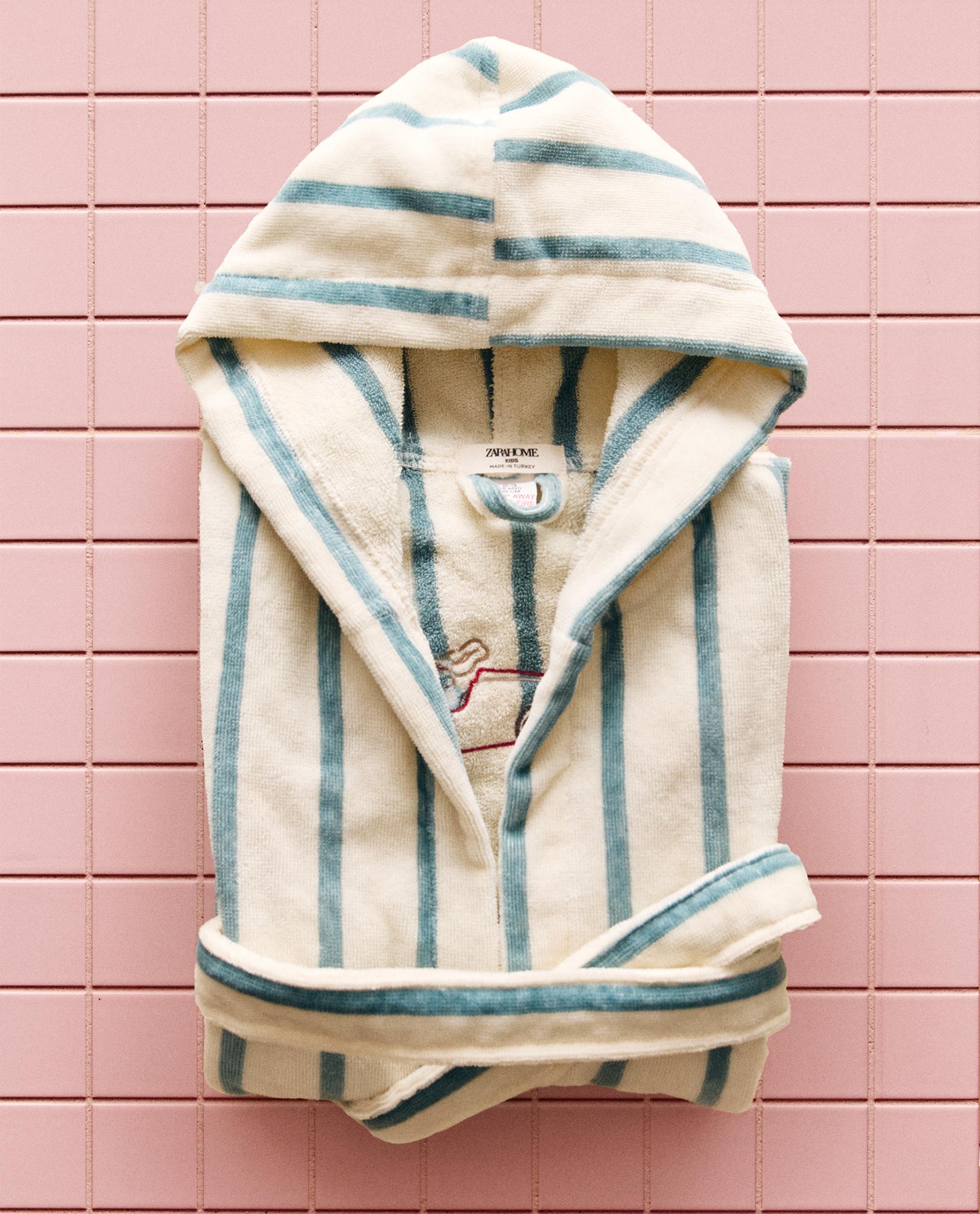 CHILDREN'S RACING DOG BATHROBE