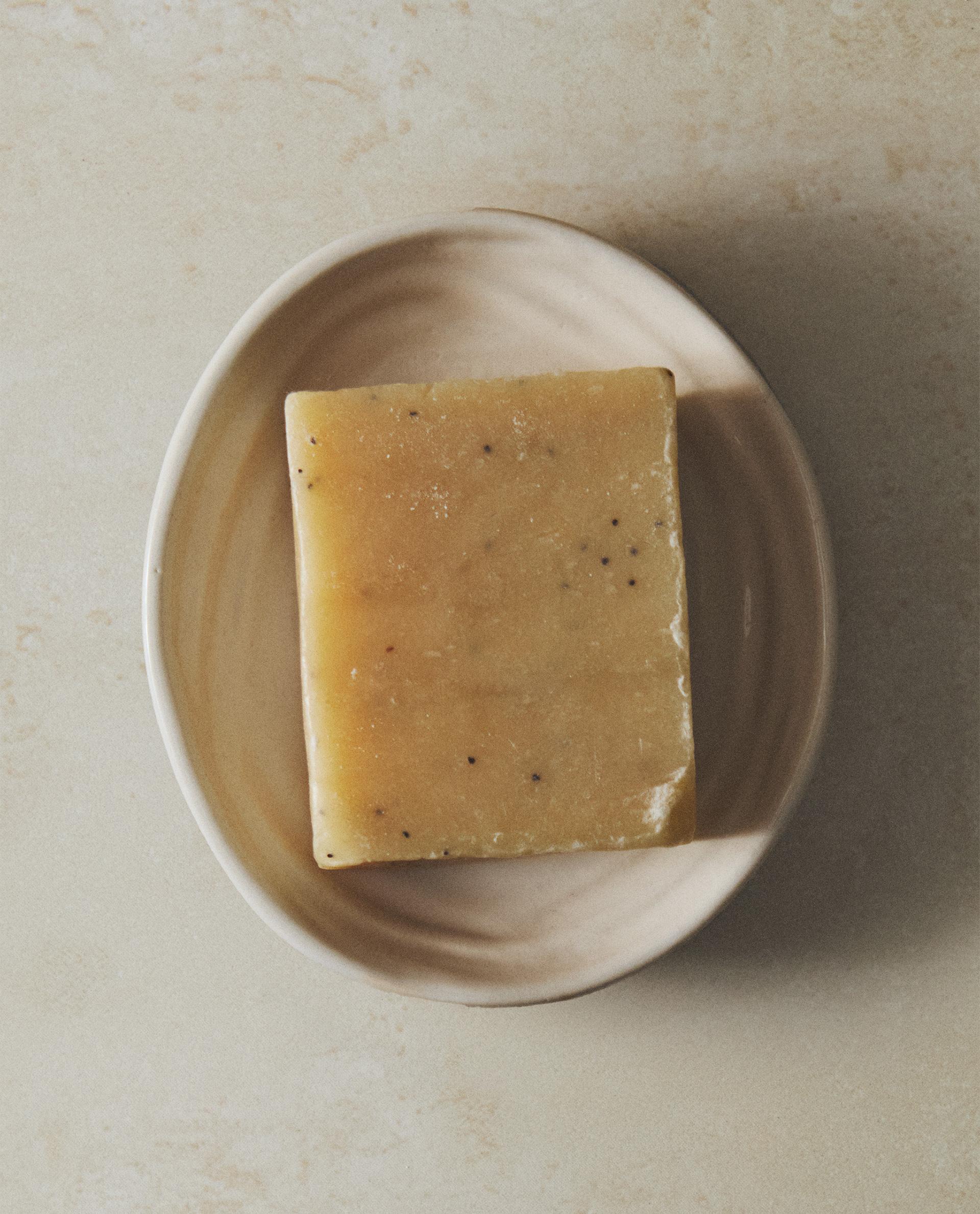 BADEVÆRELSES SÆBESKÅL I KERAMIK MED STRUKTUR BADEVÆRELSES SÆBESKÅL I KERAMIK MED STRUKTUR