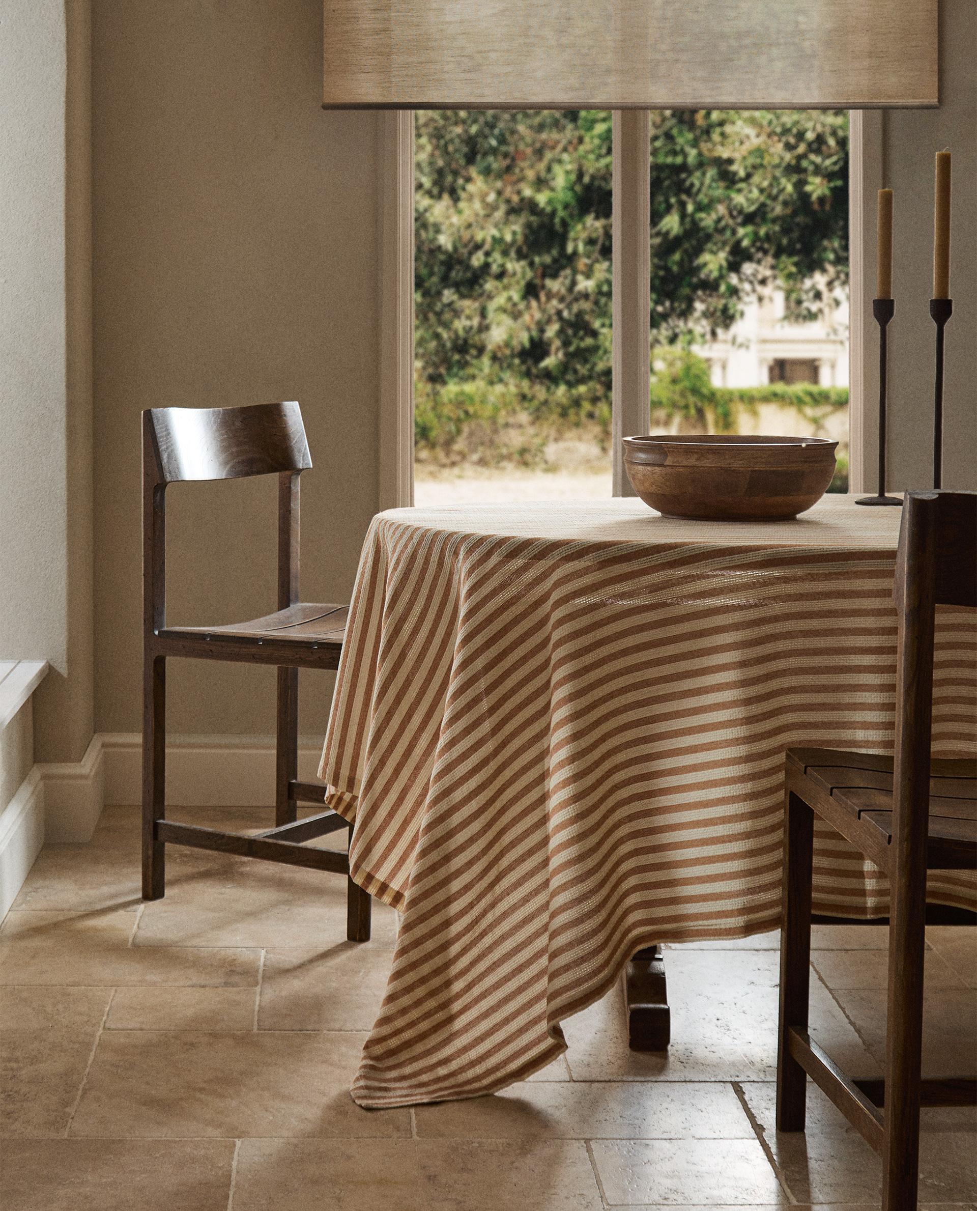 リーフ柄ジャカードテーブルクロス | Zara Home 日本/Japan