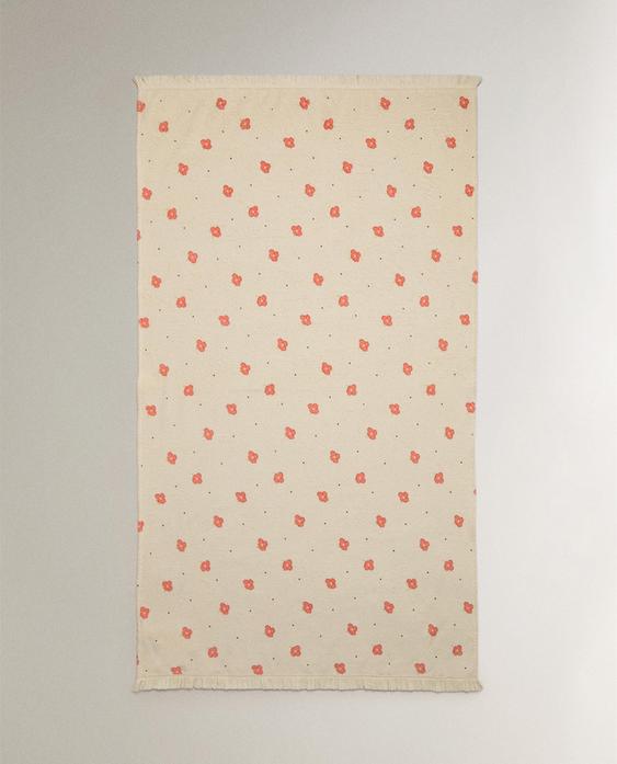 منشفة شاطئ بأزهار