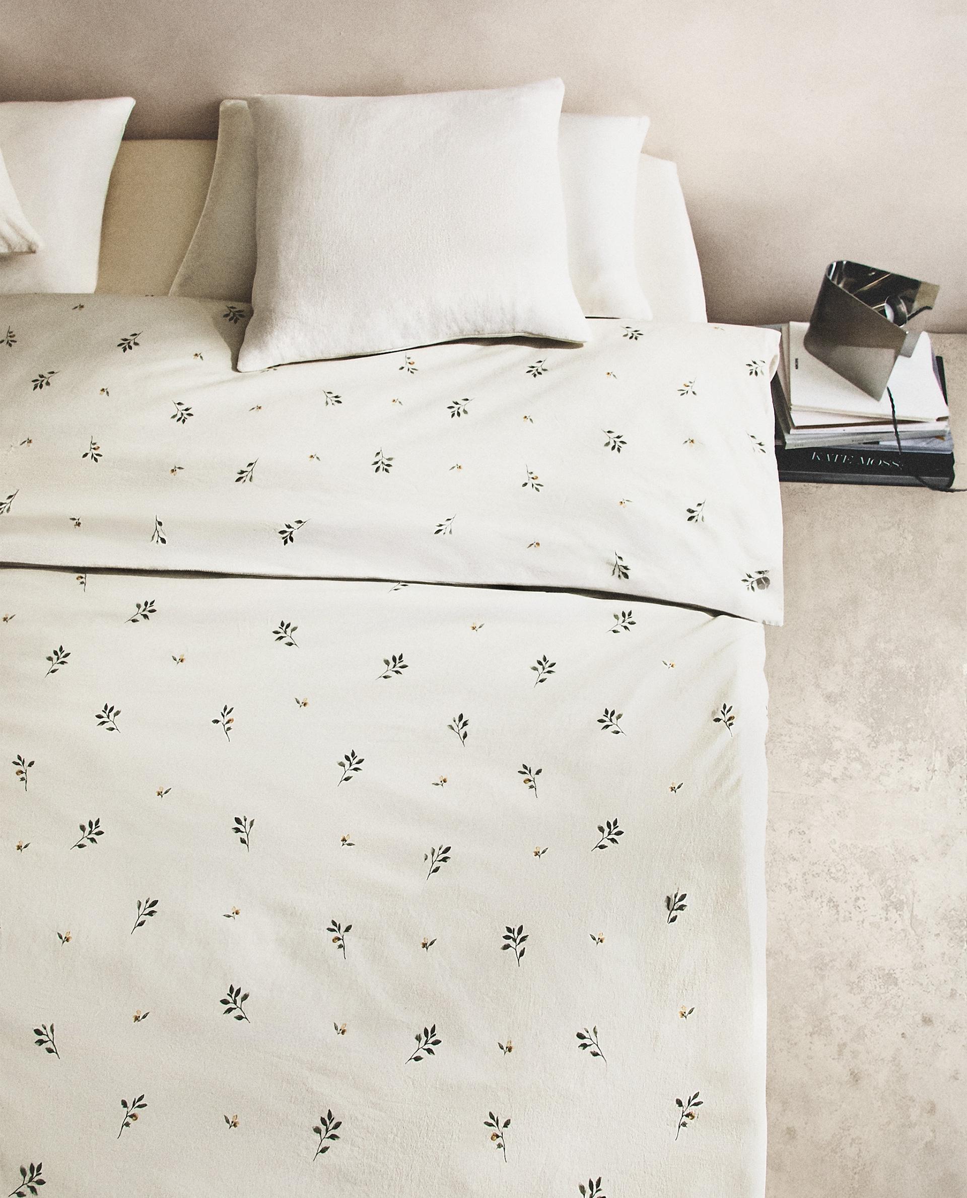 新品未使用　ZARA HOME 羽毛布団　ダウンデュべ ダウンフェザー掛け布団フィラー(300GXM²) | Zara Home 日本/Japan