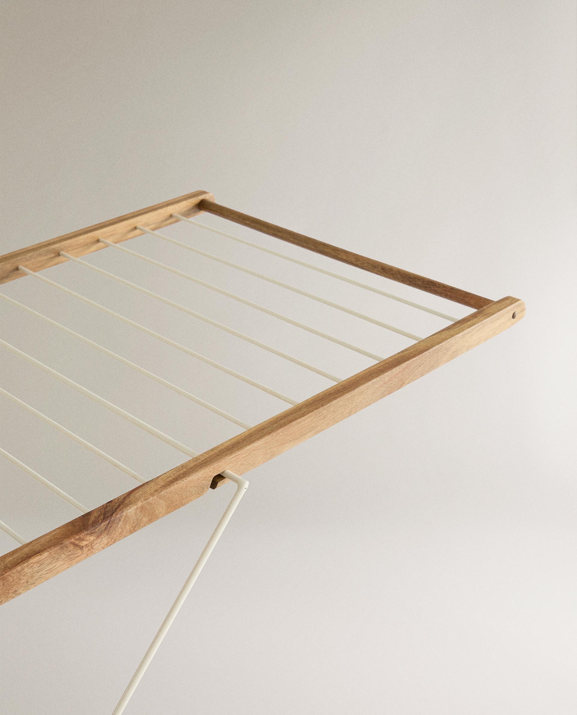 木製折り畳み洗濯物干し　ザラホーム WOODEN VERTICAL FOLDING CLOTHES HORSE | Zara Home United