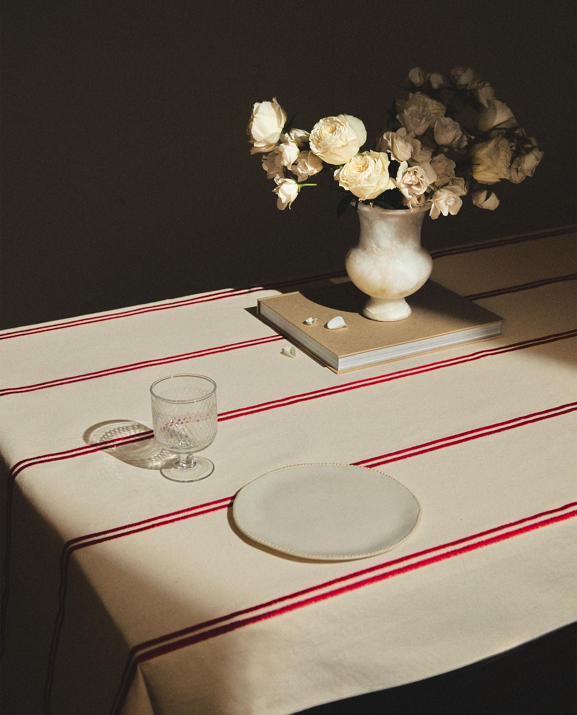EMBROIDERED DOUBLE STRIPE TABLECLOTH EMBROIDERED DOUBLE STRIPE TABLECLOTH