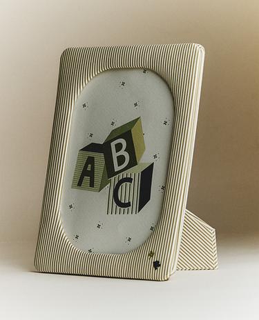 KIDS' LARGE STRIPED PHOTO FRAME