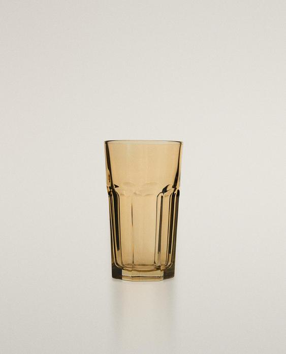 كوب زجاج بتصميم بارز