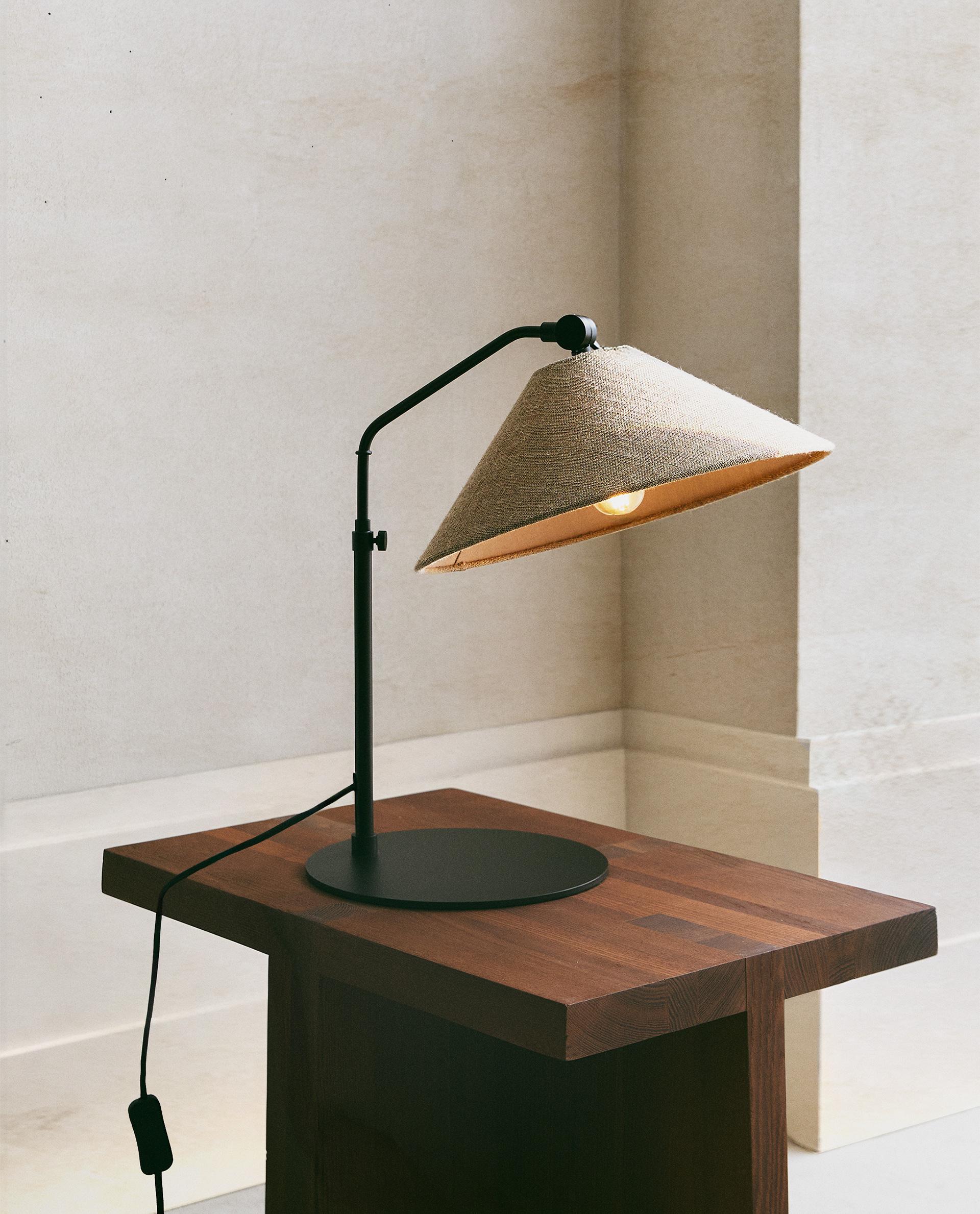 ZARA  スタンドランプ Zara Floor Lamp, Black | Interior Icons