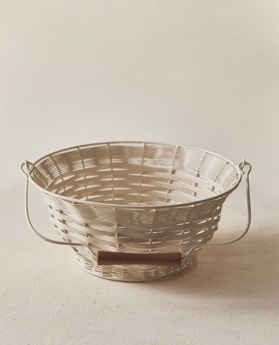 BASKET WITH WOODEN HANDLE