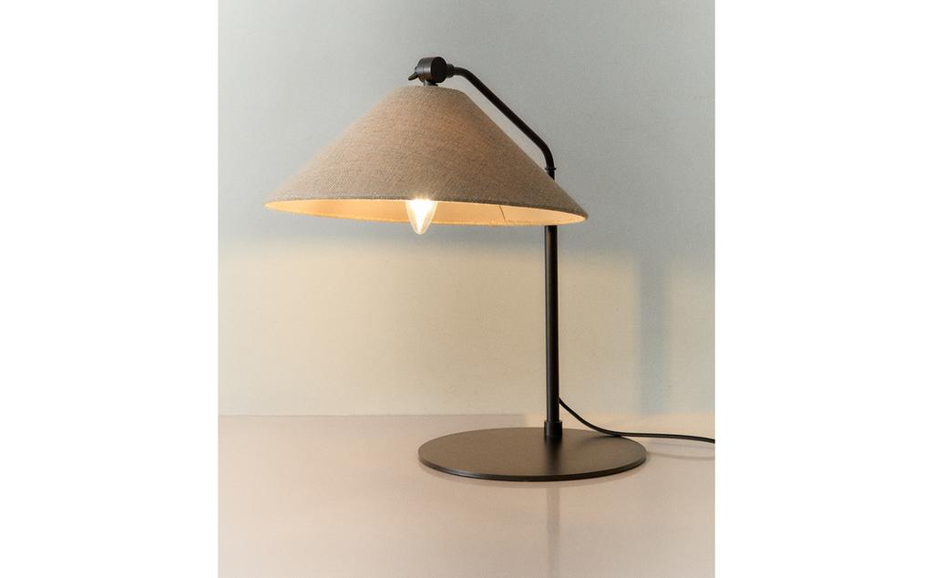 GALDA LAMPA AR METĀLA PAMATNI