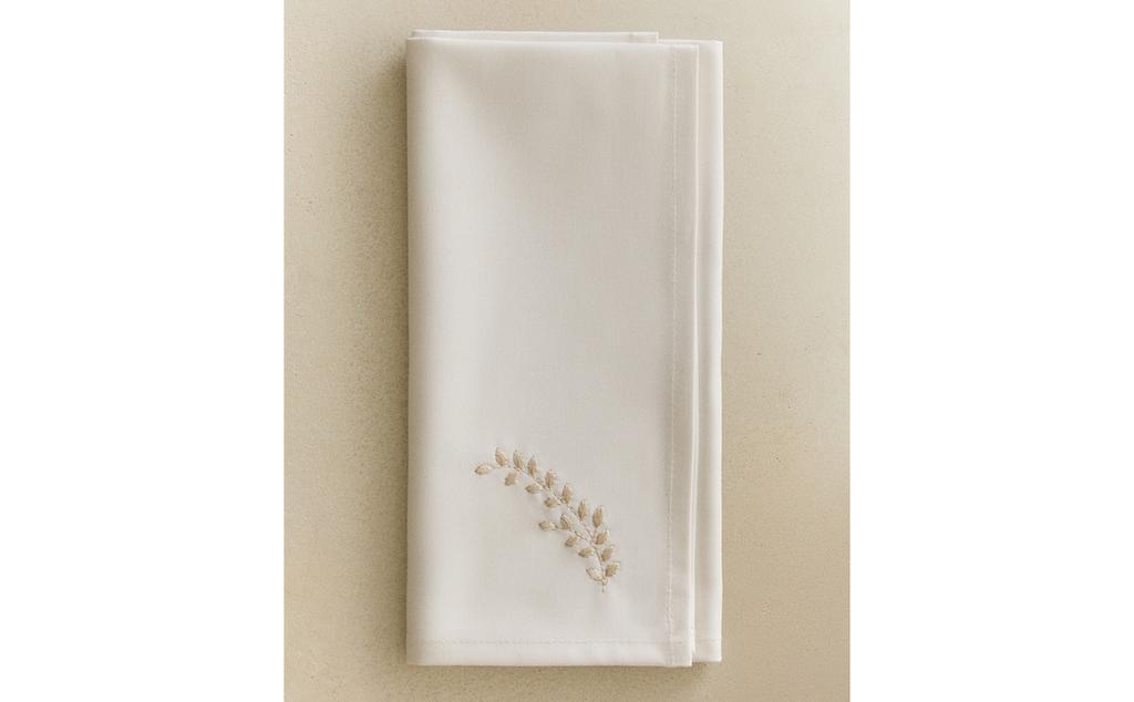 فوطة مائدة ساتان بتطريز نباتي (حزمة 2 قطعة)