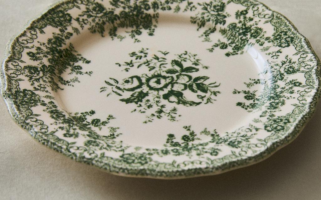 FLORAL EARTHENWARE DINNER PLATE